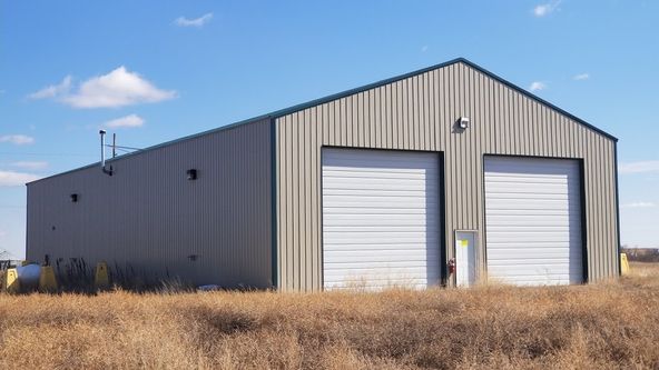 RJ Corman-5,000 SQ FT Shop On 10 Acres With Office Trailer : 6011 138th Ave NW, Williston, ND 58801